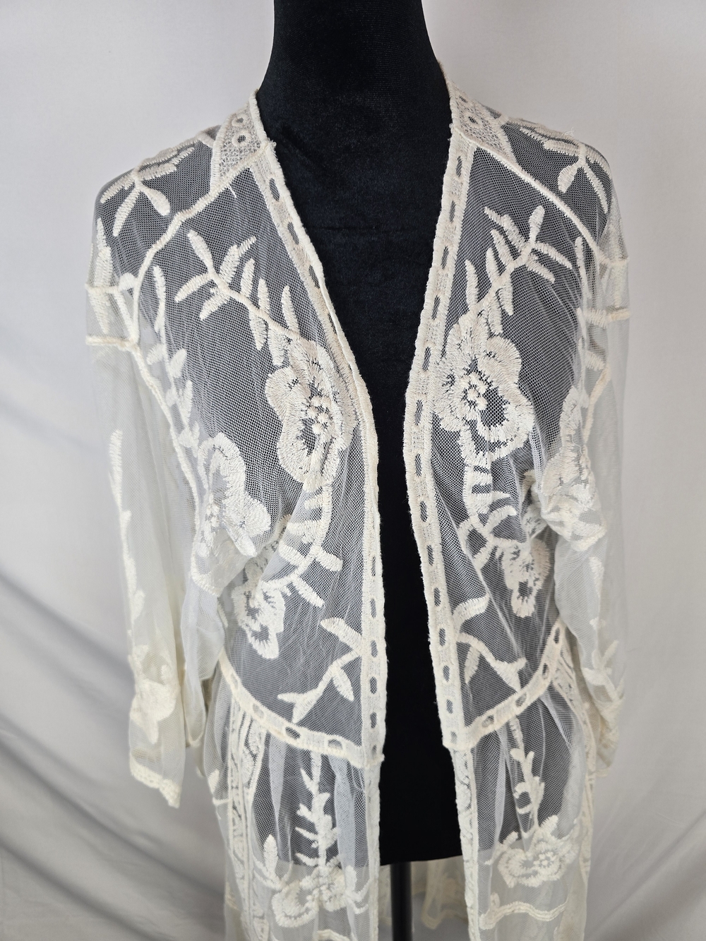 LC Lauren Conrad Ivory Lace Embroidered Kimono